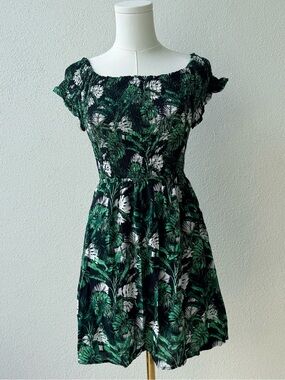 Light and Airy Mini Dress in green/blk/wht Tropical print, On or Off-Shoulder
